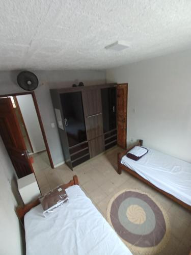 a small room with a bed and a table at HOSTEL da FLORESTA - centro BH in Belo Horizonte