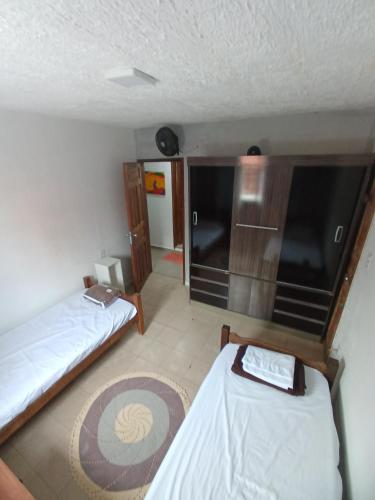 a small room with two beds and a kitchen at HOSTEL da FLORESTA - centro BH in Belo Horizonte
