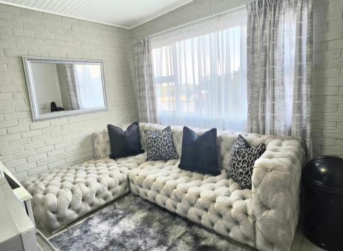 Posezení v ubytování Zhantique Guest House 2- Unit 12