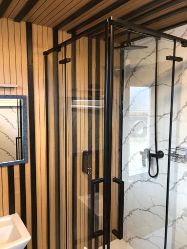 Ένα μπάνιο στο Drive inn Room&Shower