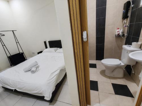 Koupelna v ubytování EcoPutra Stay