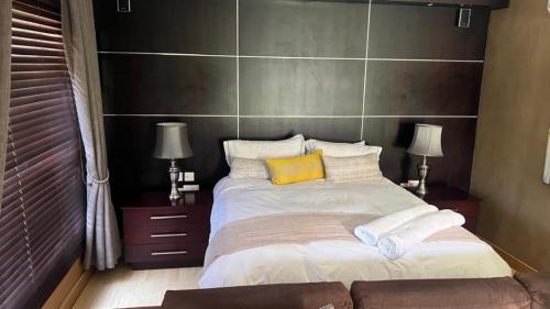 Postel nebo postele na pokoji v ubytování Urban Oasis Gaborone