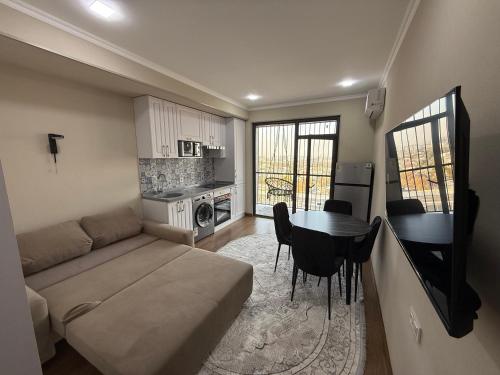 Η κουζίνα ή μικρή κουζίνα στο Квартира студио