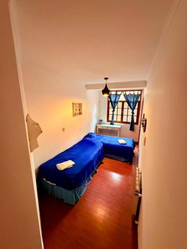 a bedroom with two beds and a window at Martín Zapata 355 in Mendoza