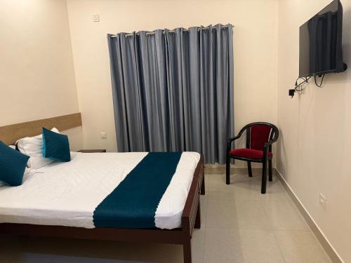 Μια τηλεόραση ή/και κέντρο ψυχαγωγίας στο HOTEL TRIVA -300m from Medical College