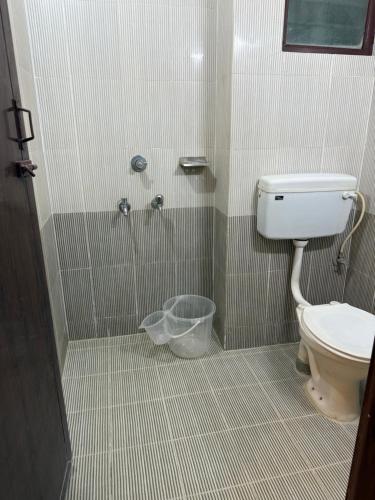 Ένα μπάνιο στο HOTEL TRIVA -300m from Medical College