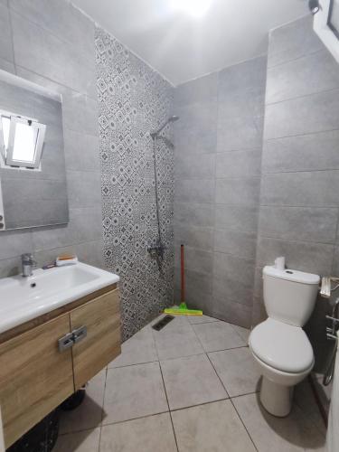 a bathroom with a toilet and a sink at Le paradis in Martil