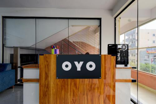 Un certificado, premio, letrero u otro documento en Hotel O Shabari Heights Luxury Abode A/C Rooms SR Nagar Metro Station