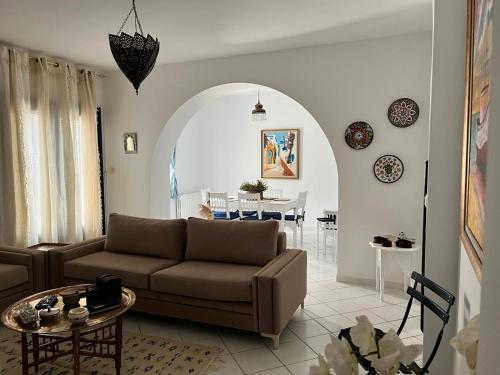 a living room with a couch and a table at Villa Nouryan l'Azur of Carthage in La Marsa