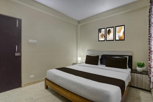 Ένα ή περισσότερα κρεβάτια σε δωμάτιο στο Hotel O New Marine Drive Puri Formerly Padmahar