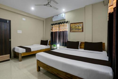 Ένα ή περισσότερα κρεβάτια σε δωμάτιο στο Hotel O New Marine Drive Puri Formerly Padmahar