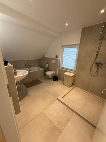 a bathroom with a sink and a toilet and a shower at Zentral gelegen in Haan - 4 Schlafzimmer- Bis zu 7 Personen in Haan
