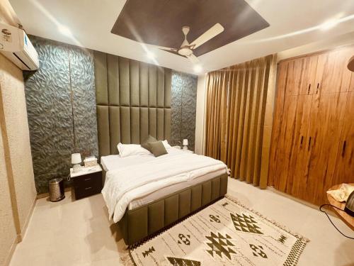 a bedroom with a bed and a ceiling at MG Luxury Stays - Entire 4 BHK in Panchkula