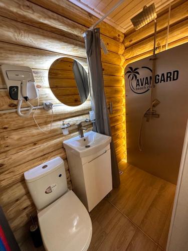 Ένα μπάνιο στο Авангард База Відпочинку