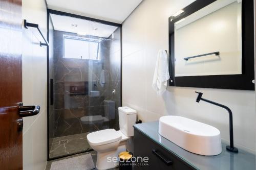 Koupelna v ubytování Acomodações completas em prédio com piscina e academia no Centro de Florianópolis - LINs