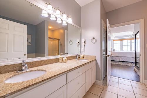 Ένα μπάνιο στο Beach Haven 213D - Oceanfront!