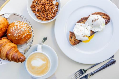 Jídlo v hotelu nebo okolí