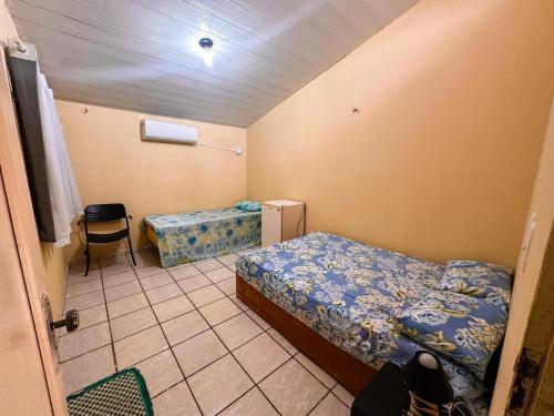 En eller flere senge i et værelse på JGM chalés