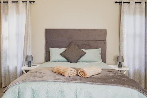 Postel nebo postele na pokoji v ubytování Pecan Heights Studios