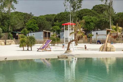 La Yole Mobil-home bord de mer et grand espace aquatique