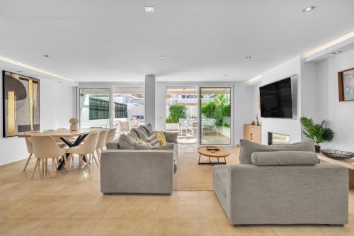 Casa Adriana - Marbellamar Modern Townhouse by Finest Rentals