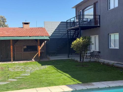 Το κτήριο όπου στεγάζεται  το διαμέρισμα