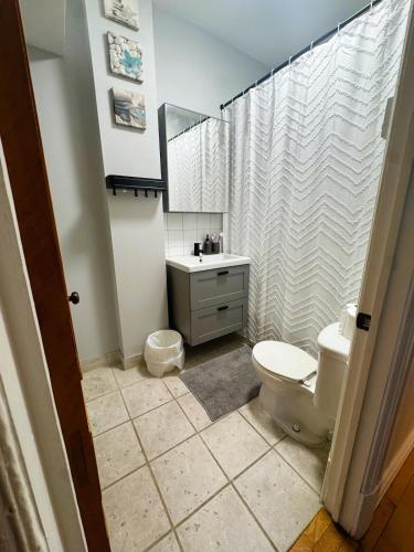 a bathroom with a toilet and a sink and a shower at La Pause Montréal in Montreal