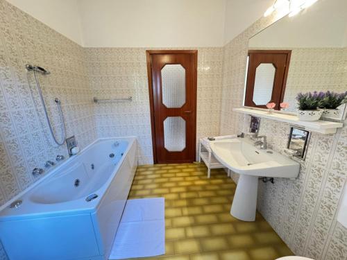 Ένα μπάνιο στο Villa Mirella Como