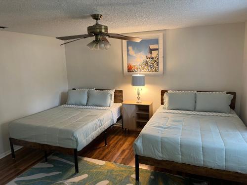 Ένα ή περισσότερα κρεβάτια σε δωμάτιο στο Family-Only Home Quiet & Peaceful Neighborhood