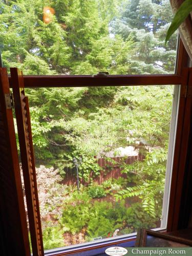 Champaign Garden Innにある庭