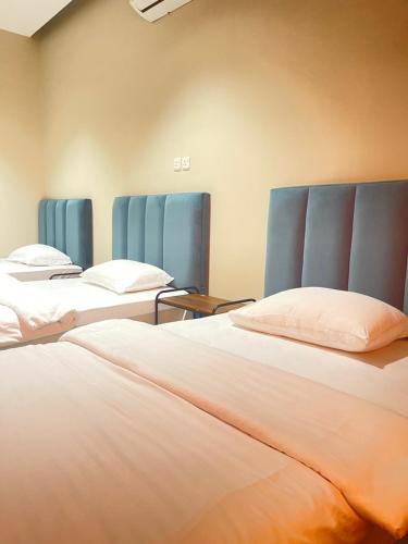 Llit o llits en una habitació de فيلا بمزرعة