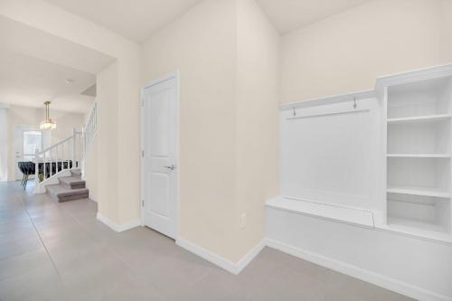 Stylish 5BR Home with Mickey & Cars Rooms photo 8