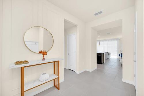 Stylish 5BR Home with Mickey & Cars Rooms photo 7