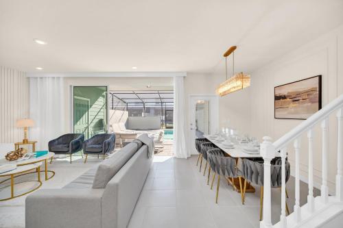 Stylish 5BR Home with Mickey & Cars Rooms photo 15