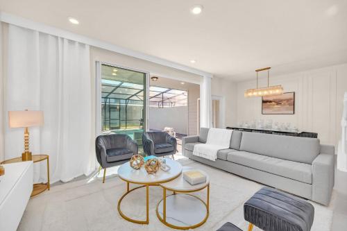 Stylish 5BR Home with Mickey & Cars Rooms photo 18