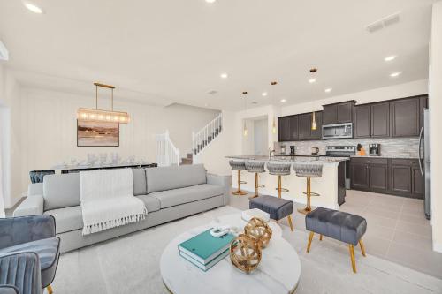 Stylish 5BR Home with Mickey & Cars Rooms photo 19