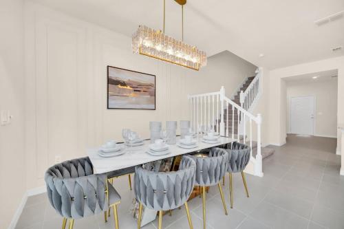 Stylish 5BR Home with Mickey & Cars Rooms photo 21