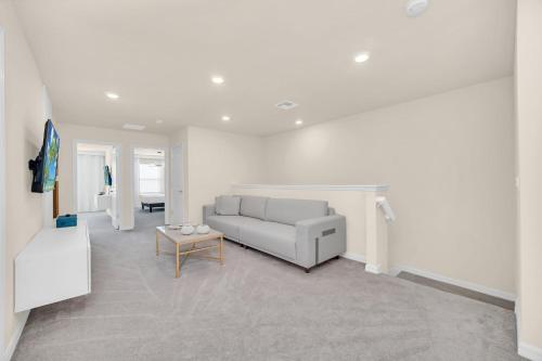 Stylish 5BR Home with Mickey & Cars Rooms photo 35