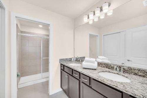 Stylish 5BR Home with Mickey & Cars Rooms photo 39