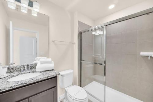 Stylish 5BR Home with Mickey & Cars Rooms photo 42