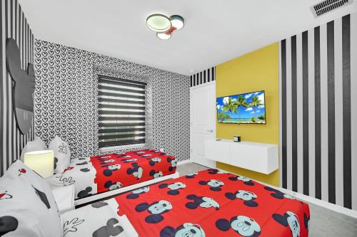 Stylish 5BR Home with Mickey & Cars Rooms photo 43