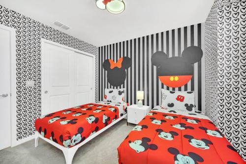 Stylish 5BR Home with Mickey & Cars Rooms photo 44