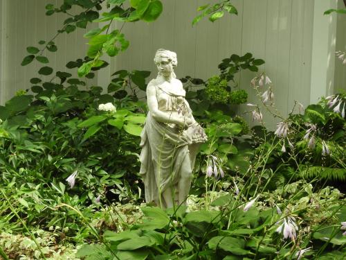 Champaign Garden Innにある庭