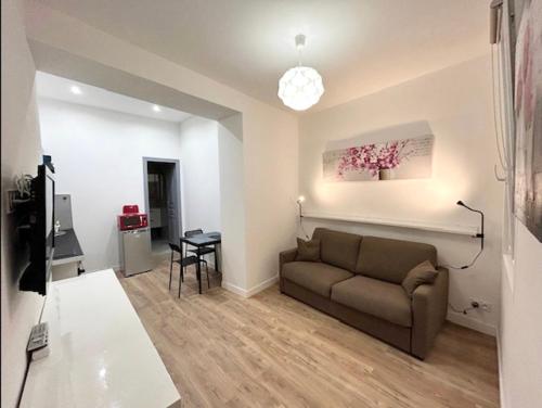 Au cœur du Vieux Nice, superbe studio refait à neuf