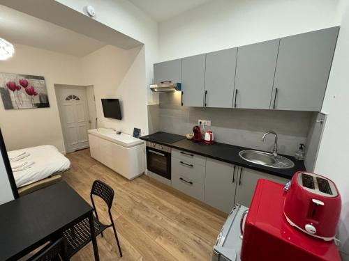 Au cœur du Vieux Nice, superbe studio refait à neuf