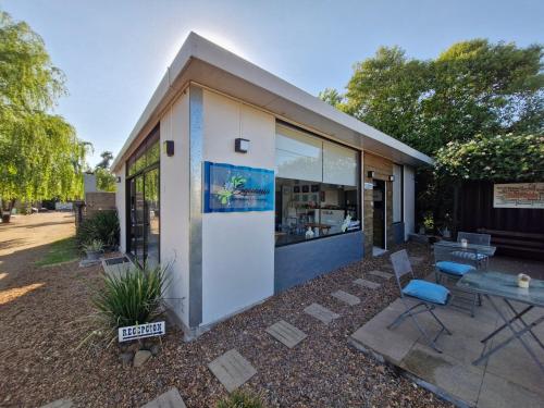 Το κτήριο όπου στεγάζεται  το ξενοδοχείο διαμερισμάτων