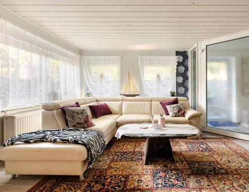 a living room with a couch and a coffee table at Große Helle Wohnung am Wald in Bad Saarow Nahe Grünheide und Berlin Souterrain in Bad Saarow