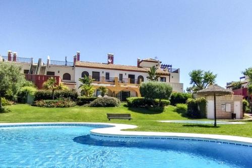 3 Bed Townhouse Sleeps 6 - Pool Terrace Views