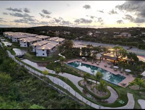 an aerial view of a resort with a swimming pool at Studio lindíssimo Vila do Lago- 900m da vila in Praia do Forte
