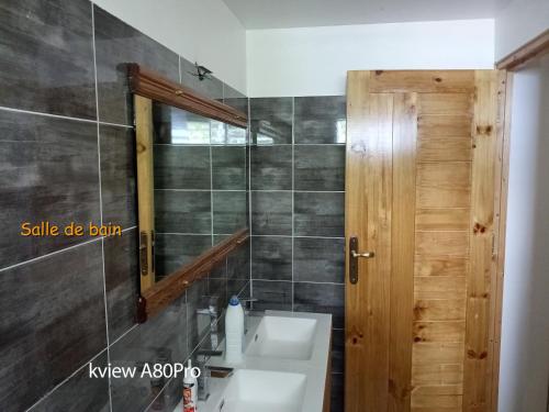 Ένα μπάνιο στο kaz a gabou